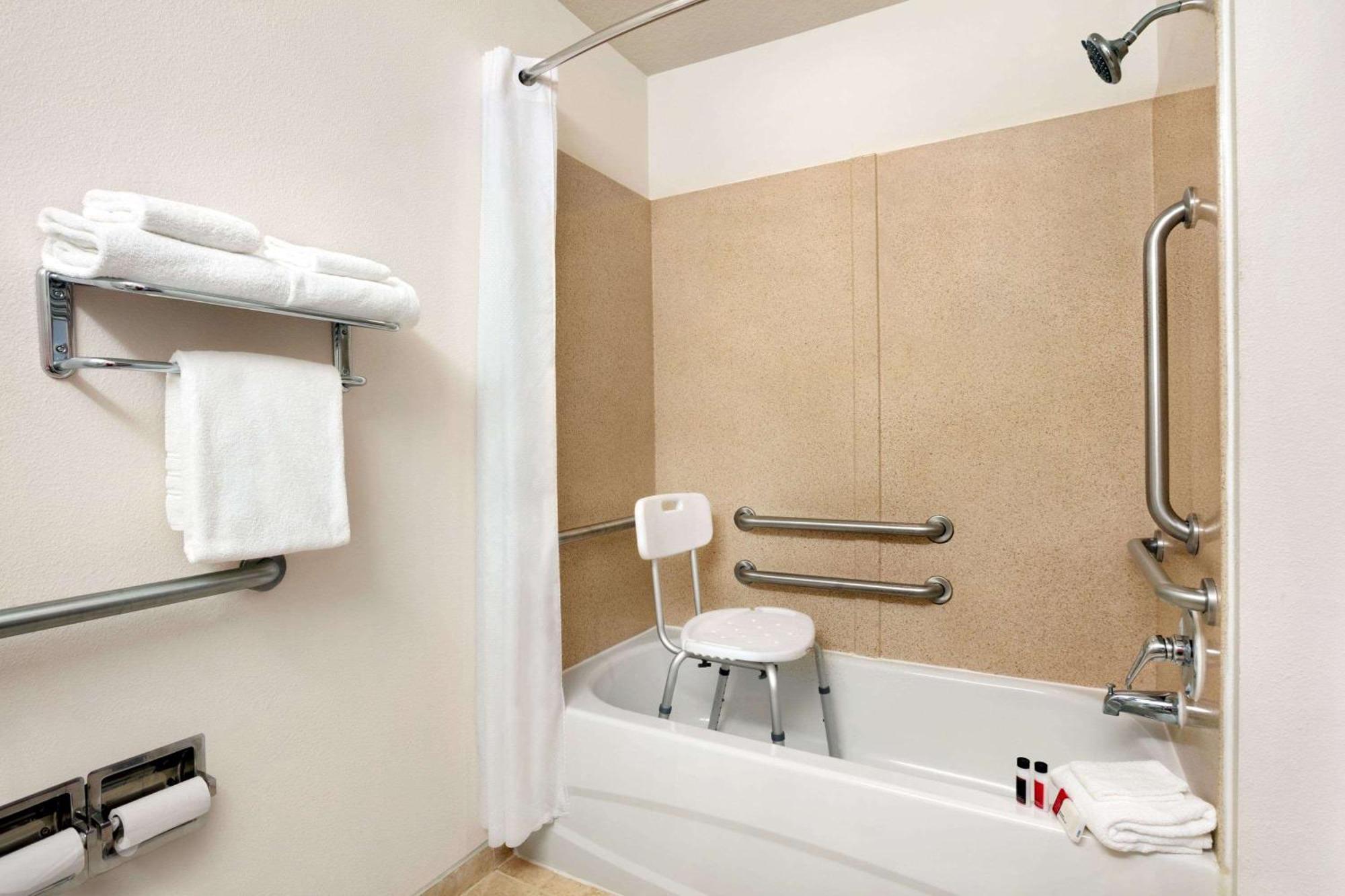 Microtel Inn & Suites By Wyndham Culpeper Εξωτερικό φωτογραφία