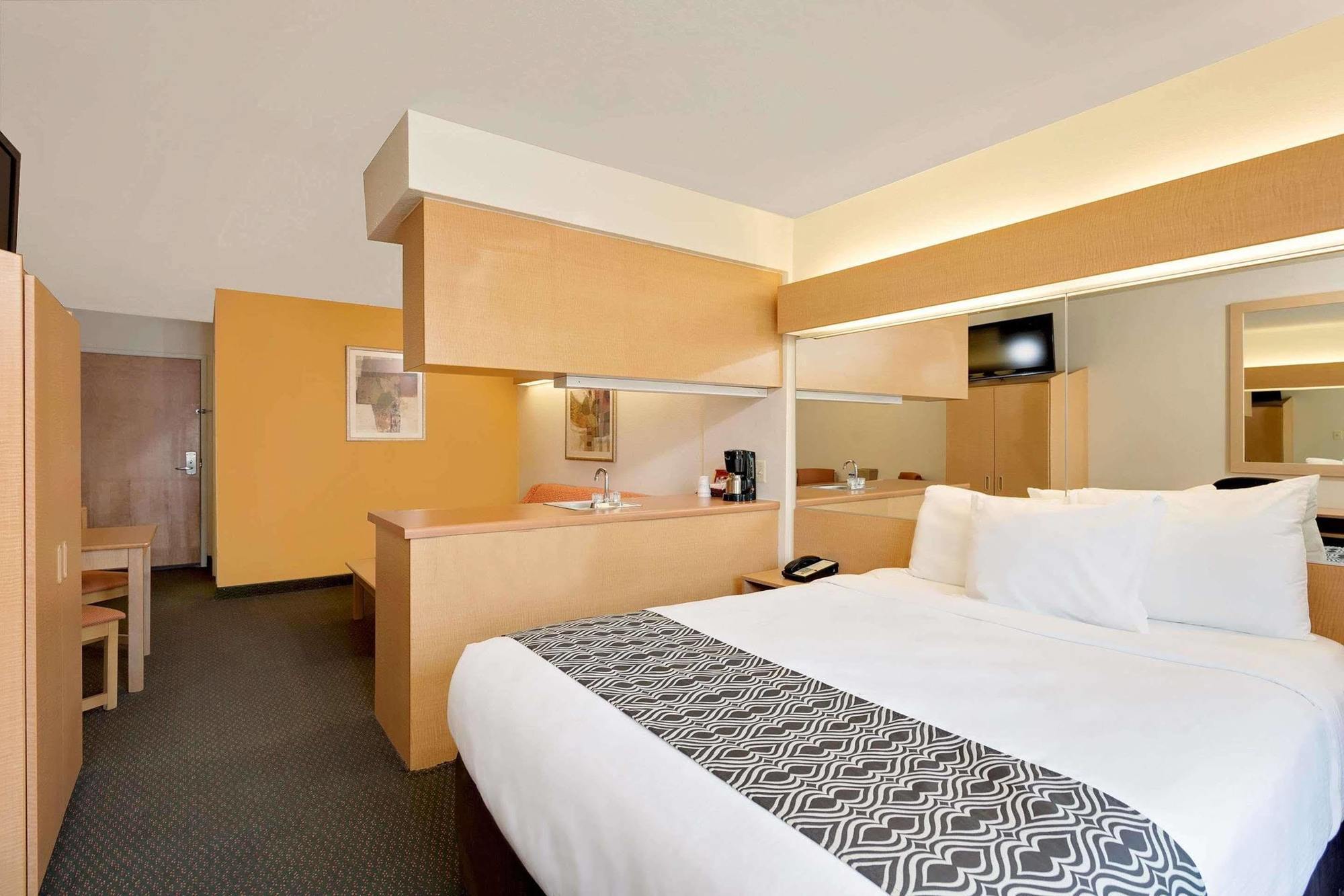 Microtel Inn & Suites By Wyndham Culpeper Εξωτερικό φωτογραφία
